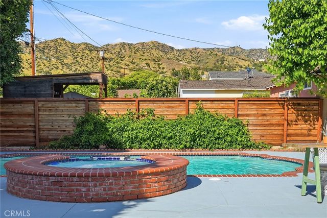 435 Eton Drive, Burbank, CA 91504