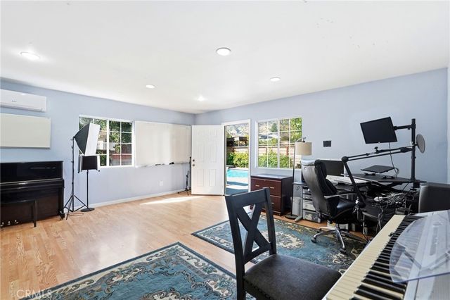 435 Eton Drive, Burbank, CA 91504