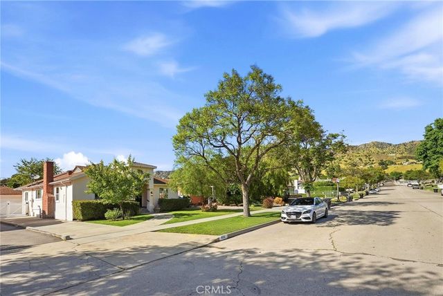 435 Eton Drive, Burbank, CA 91504