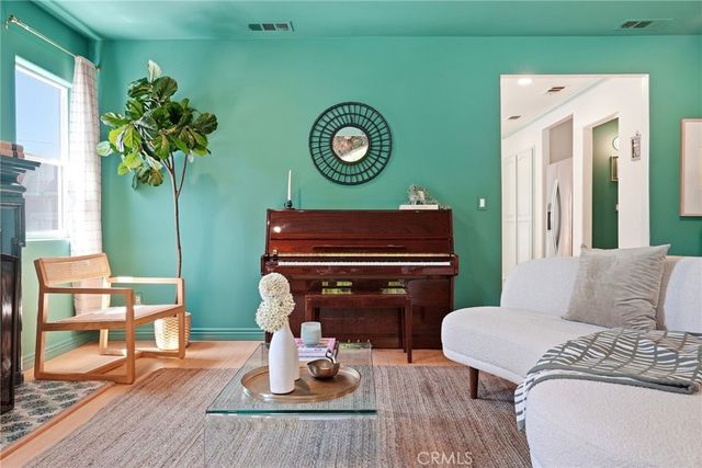 435 Eton Drive, Burbank, CA 91504