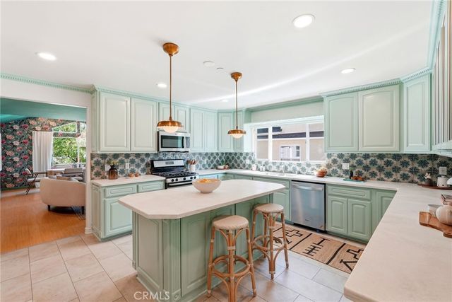 435 Eton Drive, Burbank, CA 91504