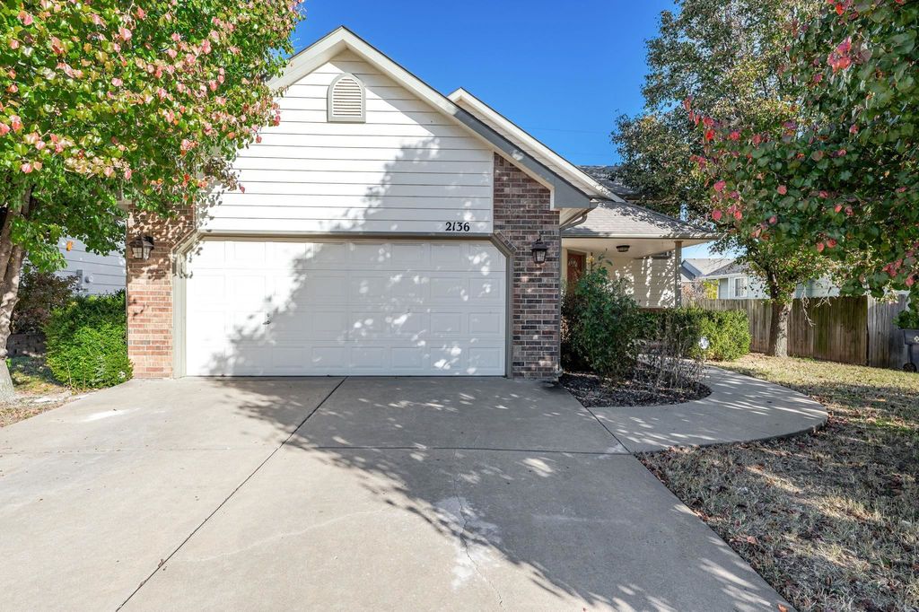 2136 E Bryant St, Derby, KS 67037