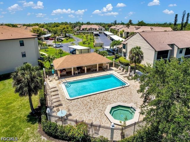 8474 Charter Club CIR 14, Fort Myers, FL 33919