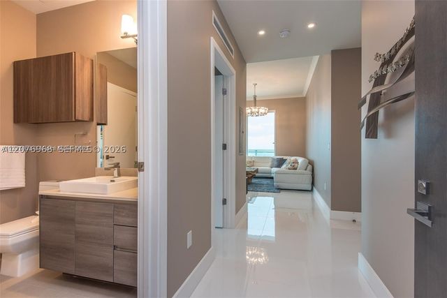 1080 Brickell Ave 4201, Miami, FL 33131