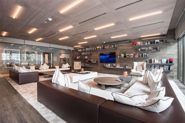 1080 Brickell Ave 4201, Miami, FL 33131
