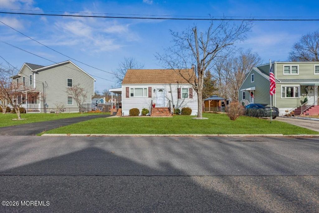 21 Bruning Lane, Spotswood, NJ 08884