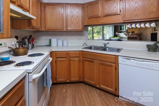 2536 Stradbrook Drive B, Charlotte, NC 28210