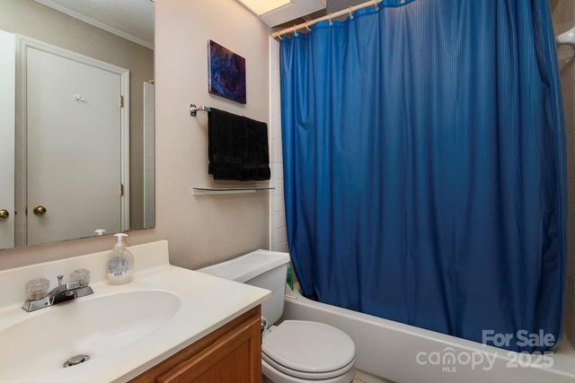 2536 Stradbrook Drive B, Charlotte, NC 28210