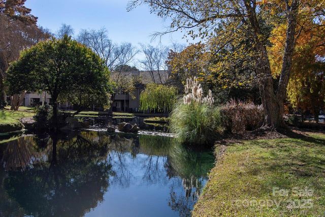 2536 Stradbrook Drive B, Charlotte, NC 28210