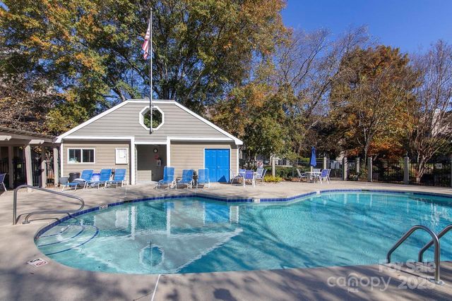 2536 Stradbrook Drive B, Charlotte, NC 28210