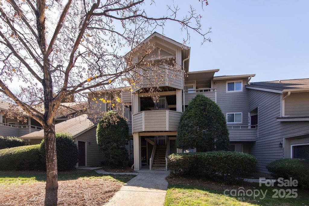 2536 Stradbrook Drive B, Charlotte, NC 28210