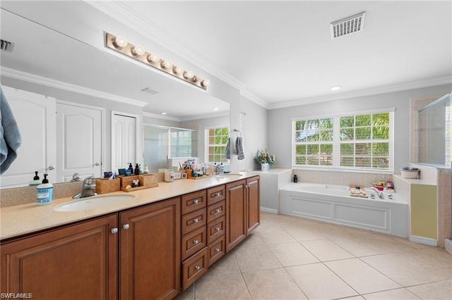 8364 Laurel Lakes BLVD, Naples, FL 34119