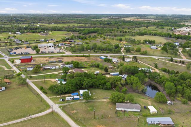 224 Old Coach LN, Elgin, TX 78621