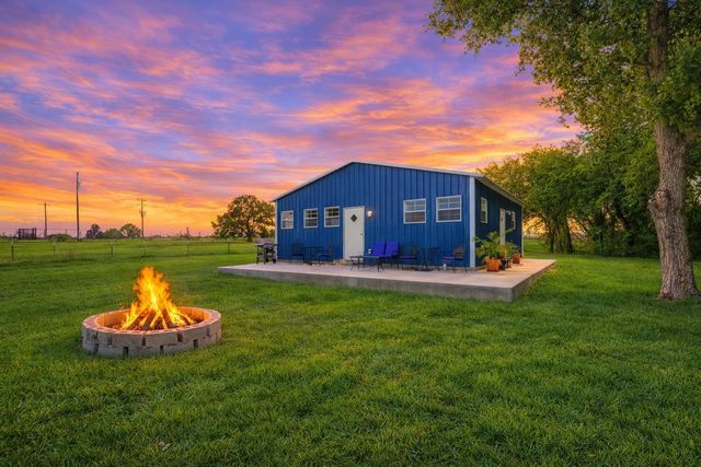 224 Old Coach LN, Elgin, TX 78621