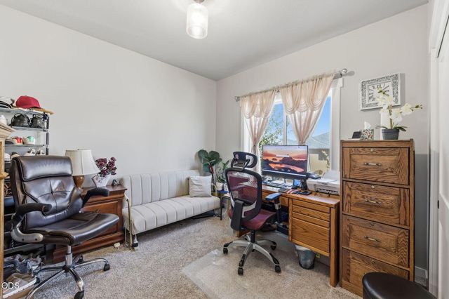 211 Christopher Way, Talent, OR 97540