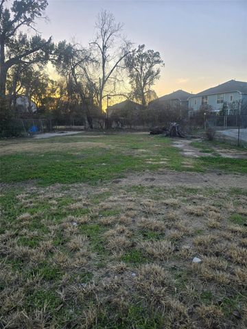 4615 Fulton Street, Houston, TX 77009