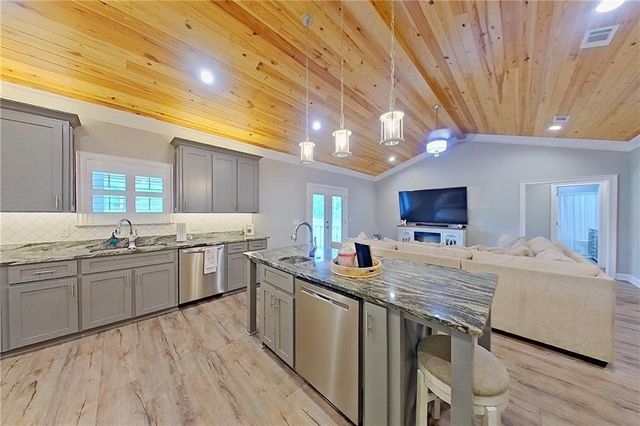 1296 N River Oaks Drive, Blackshear, GA 31516