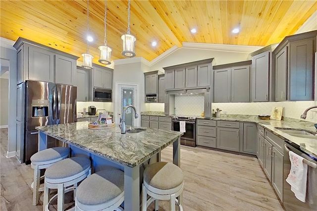 1296 N River Oaks Drive, Blackshear, GA 31516