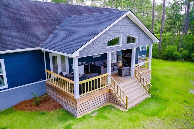 1296 N River Oaks Drive, Blackshear, GA 31516