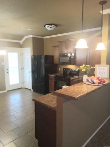 18 Bracey Cir, Little Rock, AR 72204