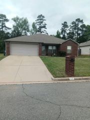 18 Bracey Cir, Little Rock, AR 72204
