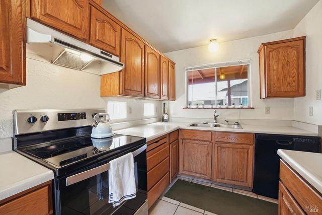 230 Adele Ave, Rohnert Park, CA 94928