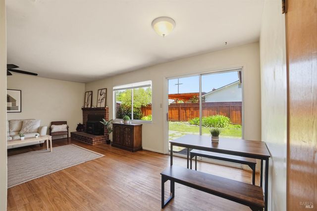 230 Adele Ave, Rohnert Park, CA 94928