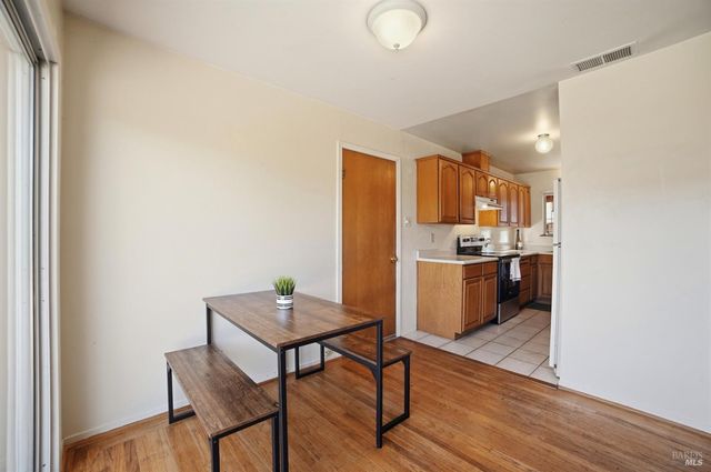 230 Adele Ave, Rohnert Park, CA 94928