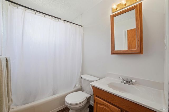 230 Adele Ave, Rohnert Park, CA 94928