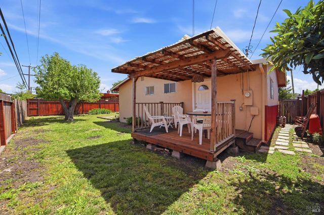 230 Adele Ave, Rohnert Park, CA 94928