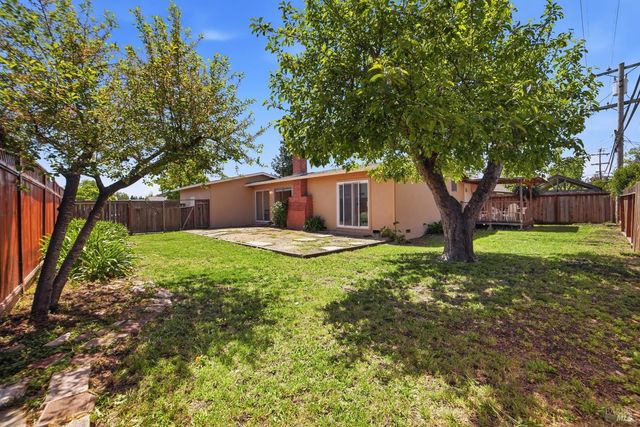230 Adele Ave, Rohnert Park, CA 94928