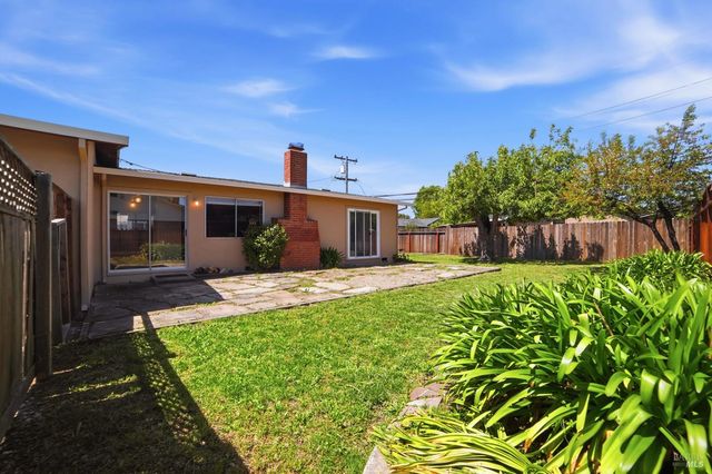 230 Adele Ave, Rohnert Park, CA 94928