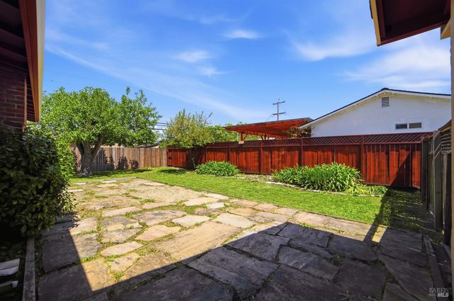 230 Adele Ave, Rohnert Park, CA 94928