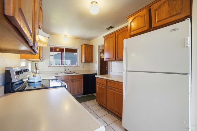 230 Adele Ave, Rohnert Park, CA 94928