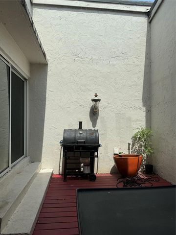 455 NW 68th Avenue 702, Plantation, FL 33317