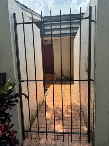 455 NW 68th Avenue 702, Plantation, FL 33317