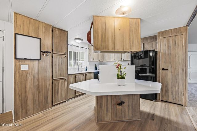 24 La Encina, Newbury Park, CA 91320