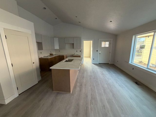 2105 N Sipple Rd, Spokane Valley, WA 99212