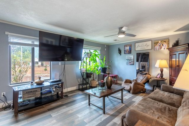 6188 Happy Valley Road, Anderson, CA 96007