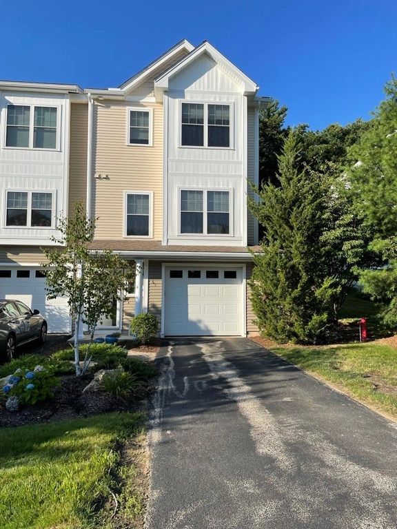 61 Woodview Way, Manchester, NH 03102