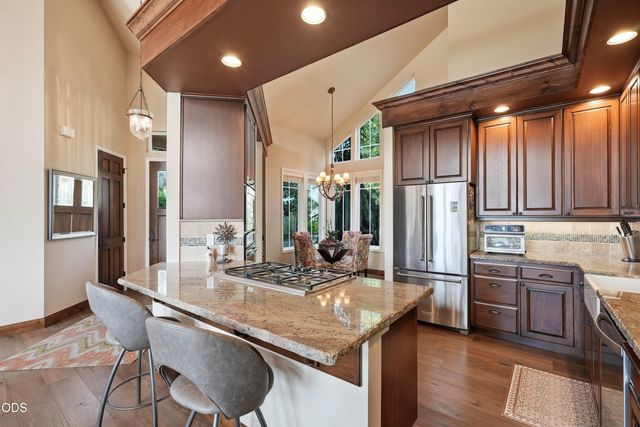 61927 Fall Creek Loop, Bend, OR 97702