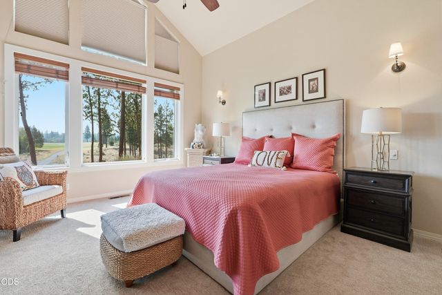 61927 Fall Creek Loop, Bend, OR 97702