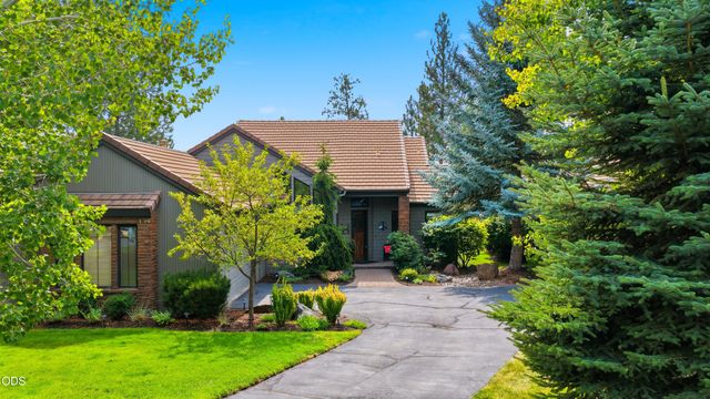 61927 Fall Creek Loop, Bend, OR 97702