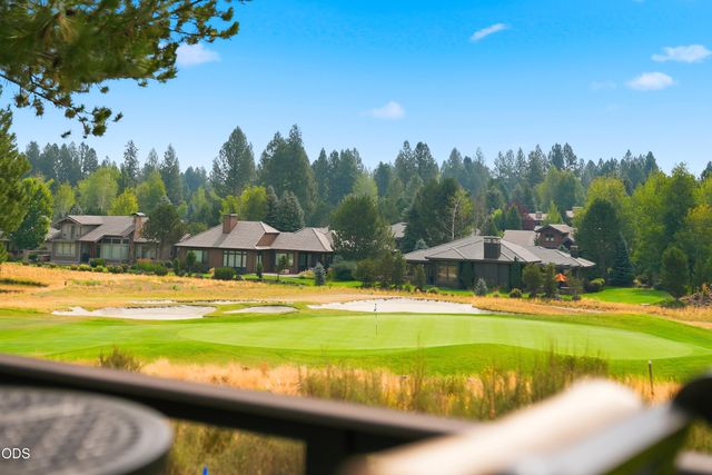 61927 Fall Creek Loop, Bend, OR 97702