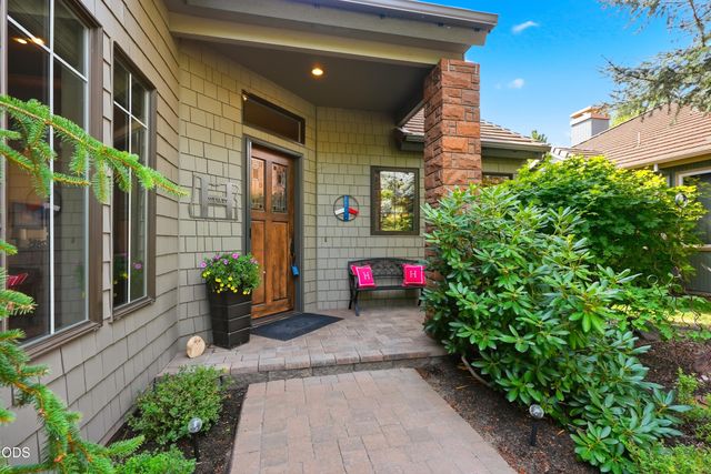 61927 Fall Creek Loop, Bend, OR 97702