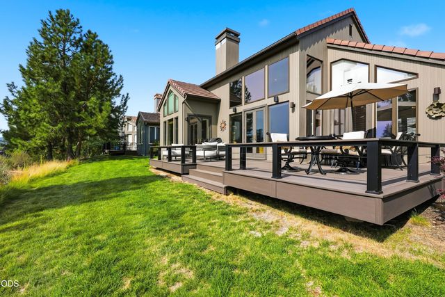 61927 Fall Creek Loop, Bend, OR 97702