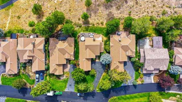 61927 Fall Creek Loop, Bend, OR 97702
