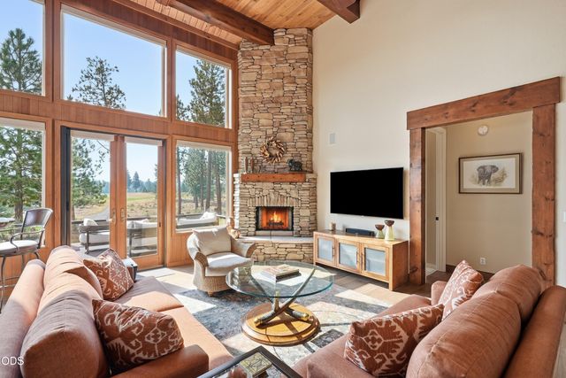 61927 Fall Creek Loop, Bend, OR 97702