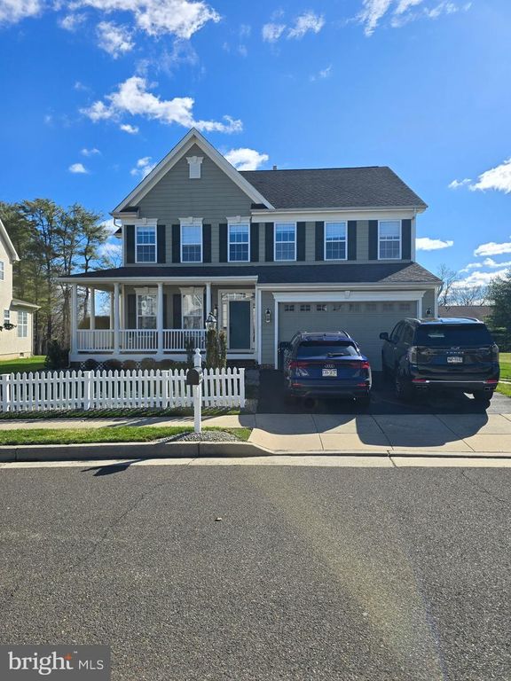 10 HARTFELD RD, Newtown, PA 18940