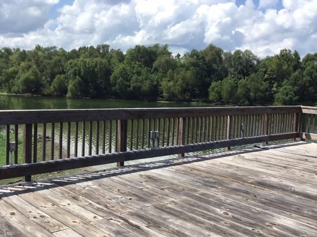 351 S Lakeside Drive, Huntsville, TX 77320